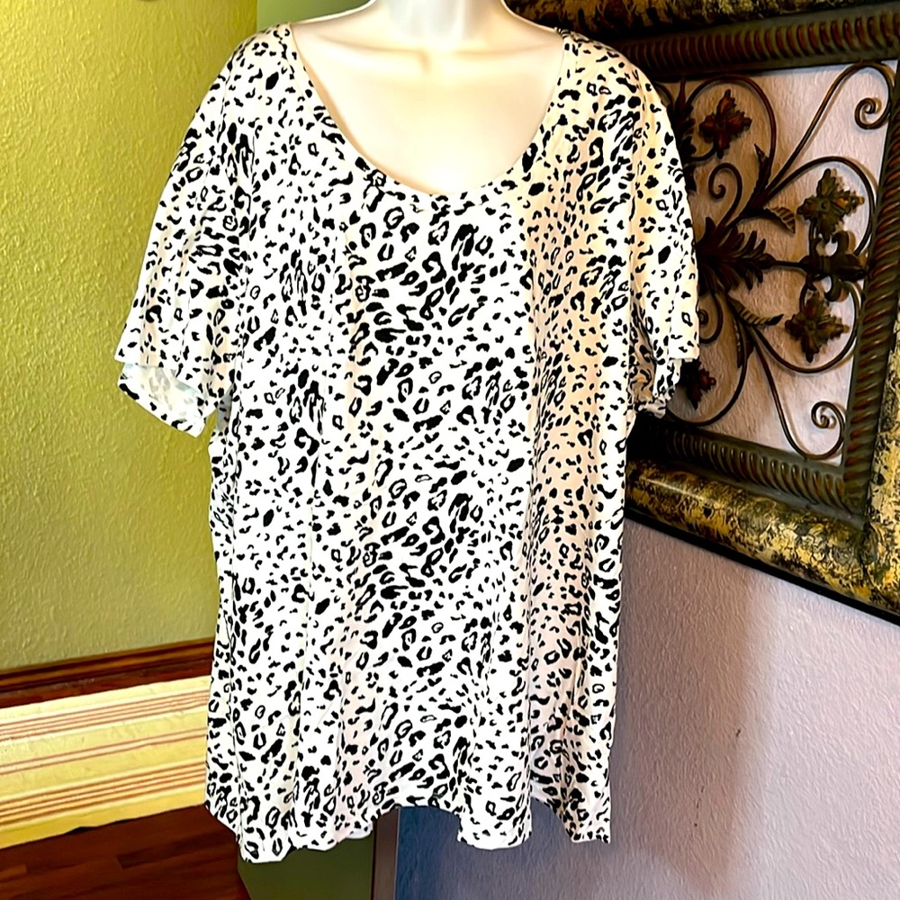 Roaman’s Top- Short Sleeve NWOT Cotton animal print Sz 2X